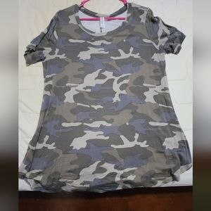 Women's camo size large top